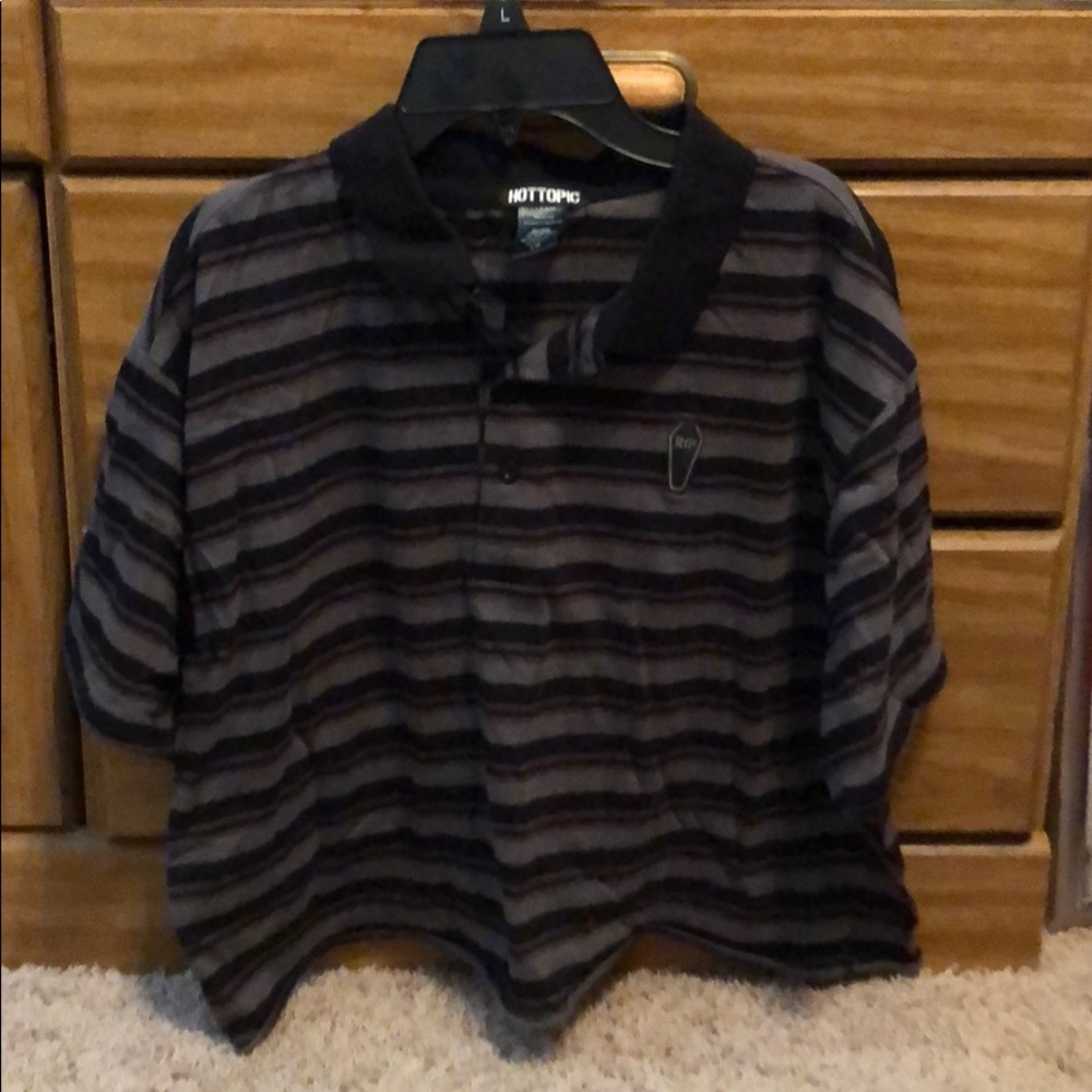 Hot Topic button down ladies crop
